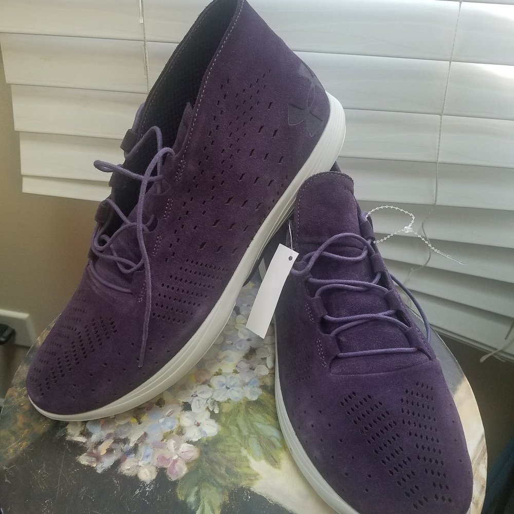 women's athletic shoe